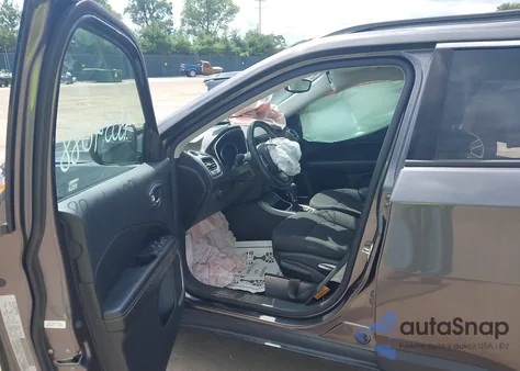 2019 Jeep Compass Sport Fwd from USA, damaged, VIN 3C4NJCAB8KT615583